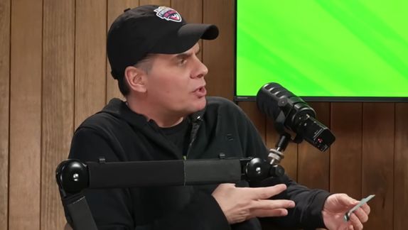 Christian Martinoli reaparece después de su ausencia en el Viernes Botanero