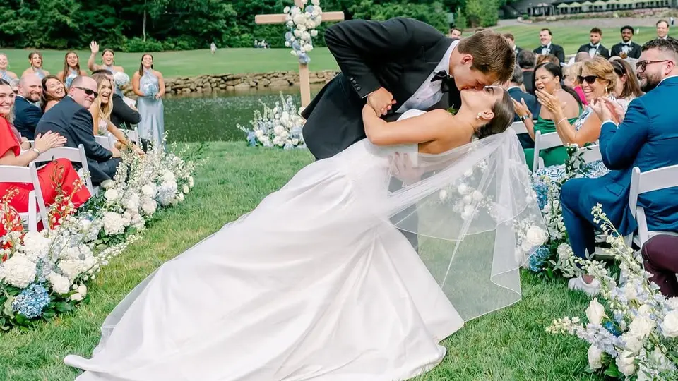 Drake Maye y Ann Michael durante su boda en junio de 2025 | INSTAGRAM: @annmichaelhmaye