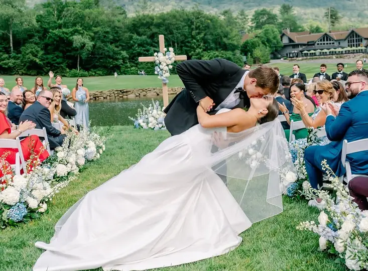 Drake Maye y Ann Michael durante su boda en junio de 2025 | INSTAGRAM: @annmichaelhmaye