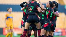 Jugadoras de Bravas festejan en el partido contra Tigres en la Jornada 8 del Clausura 2026 de la Liga MX Femenil | MEXSPORT