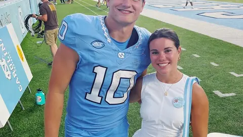 Drake Maye y Ann Michael cuando el mariscal jugaba con Carolina del Norte | INSTAGRAM: @annmichaelhmaye