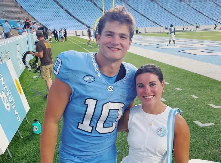 Drake Maye y Ann Michael cuando el mariscal jugaba con Carolina del Norte | INSTAGRAM: @annmichaelhmaye