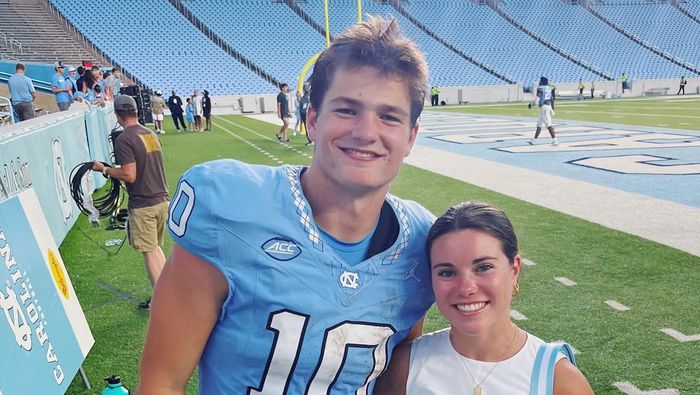 Drake Maye y Ann Michael cuando el mariscal jugaba con Carolina del Norte | INSTAGRAM: @annmichaelhmaye