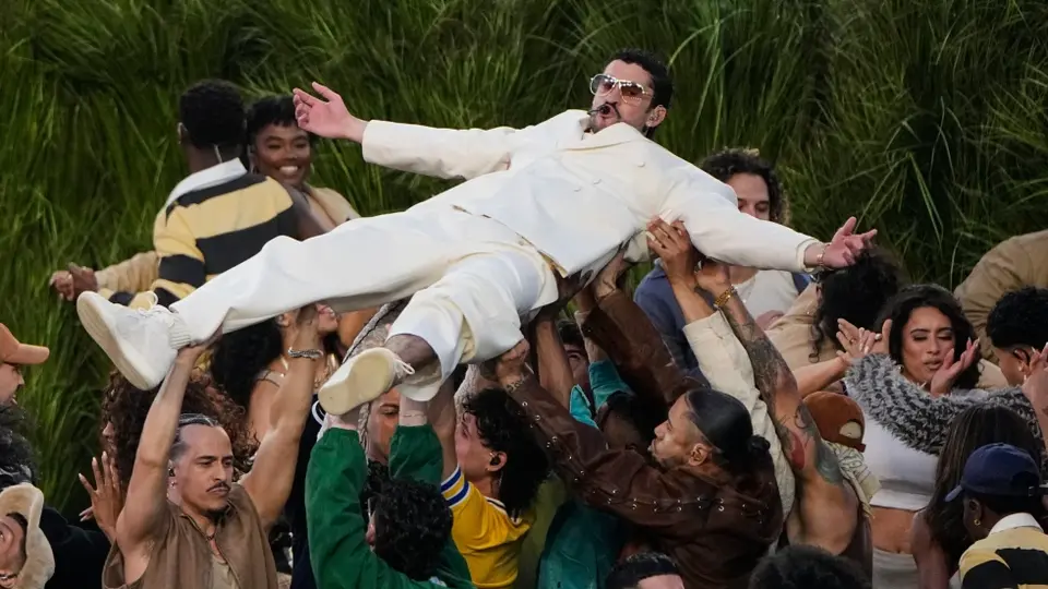 El show de Bad Bunny se convirtió en uno de los más comentados y polarizados en la historia del Super Bowl./ AP