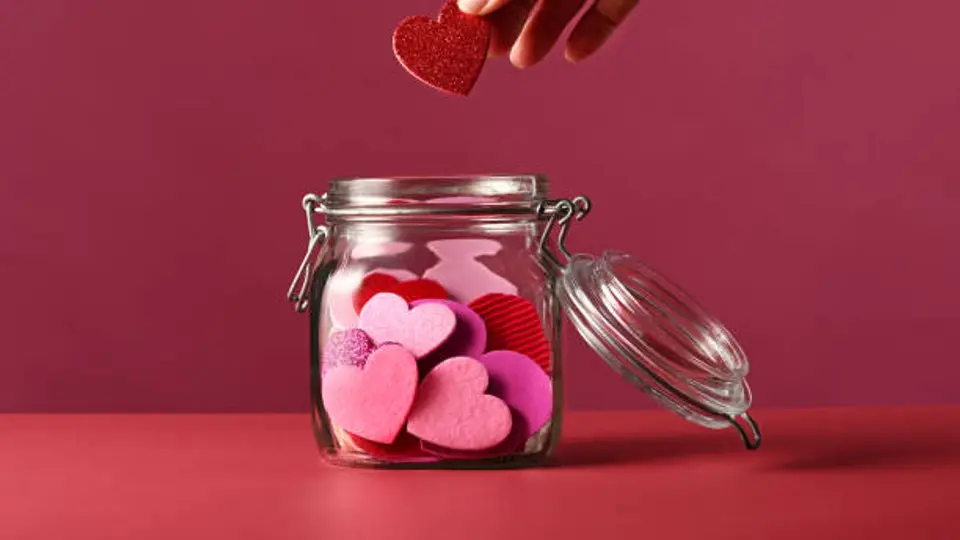 Cenas temáticas, escapadas cortas y actividades creativas destacan entre las propuestas para celebrar San Valentín./ Pixabay