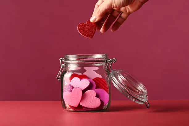 Cenas temáticas, escapadas cortas y actividades creativas destacan entre las propuestas para celebrar San Valentín./ Pixabay