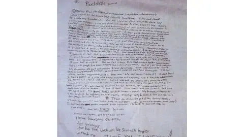 También se cree que una parte de la nota de despedida, no fue escrita por Kurt Cobain/DailyMail