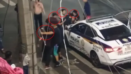 VIDEO: Civiles golpean a policía y destrozan patrulla en CDMX