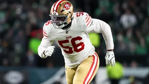 Keion White durante el partido de los San Francisco 49ers contra los Philadelphia Eagles en la Ronda de Comodines | AP