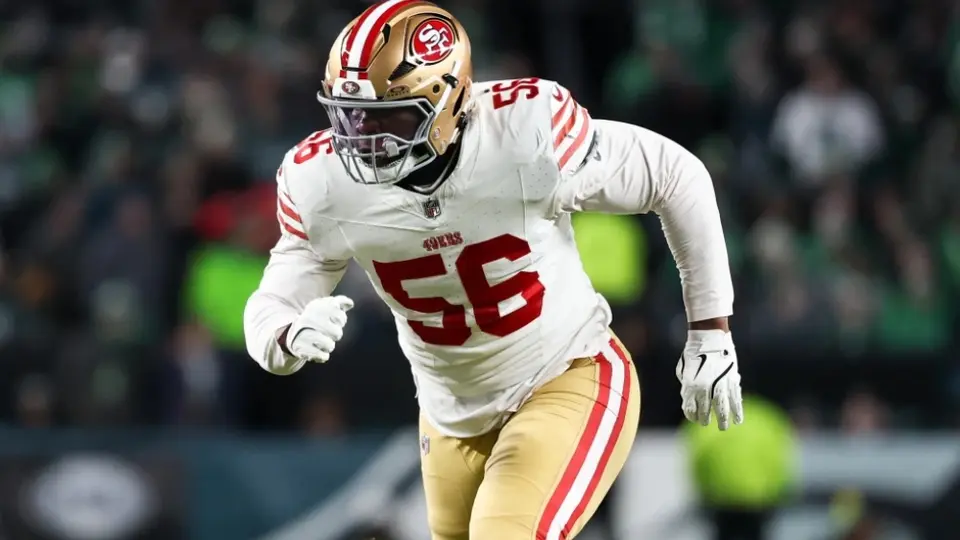 Keion White durante el partido de los San Francisco 49ers contra los Philadelphia Eagles en la Ronda de Comodines | AP