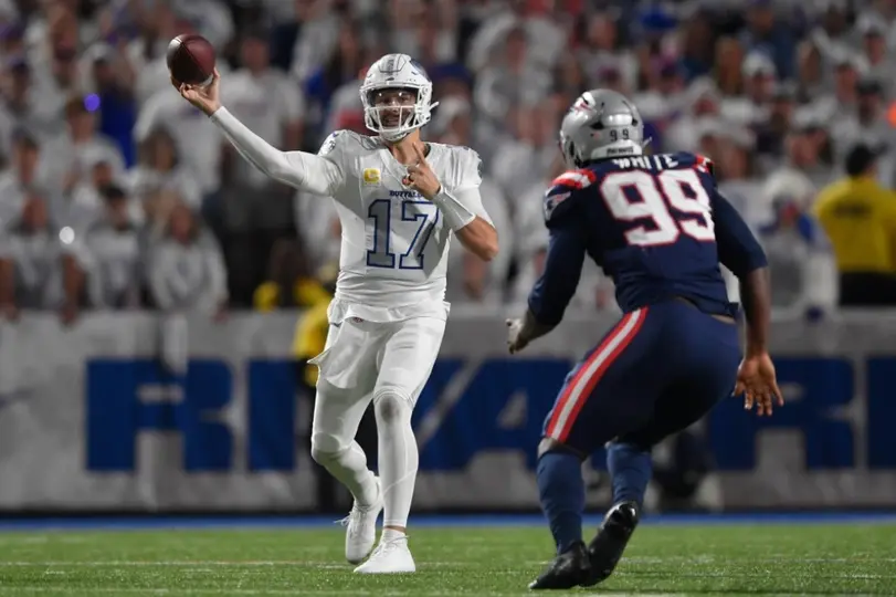 Keion White como jugador de los New England Patriots en un partido contra los Buffalo Bills | AP