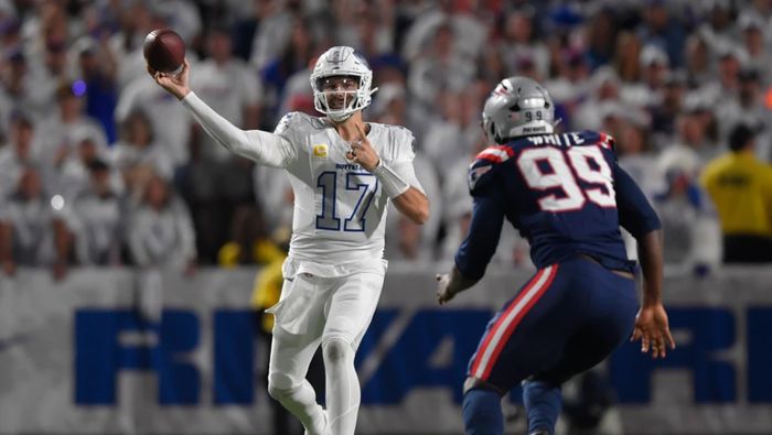 Keion White como jugador de los New England Patriots en un partido contra los Buffalo Bills | AP