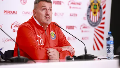 Óscar García durante su presentación como técnico de Chivas en 2024 | MEXSPORT