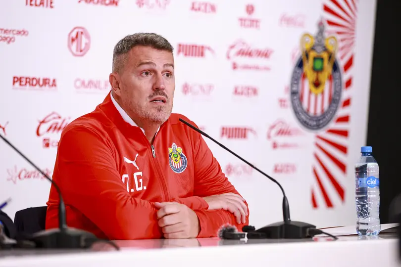 Óscar García durante su presentación como técnico de Chivas en 2024 | MEXSPORT