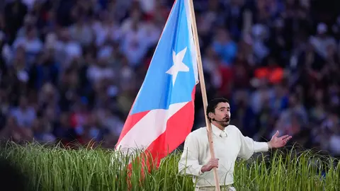 Bad Bunny hizo historia con sus presentación en el Super Bowl y en TikTok / AP