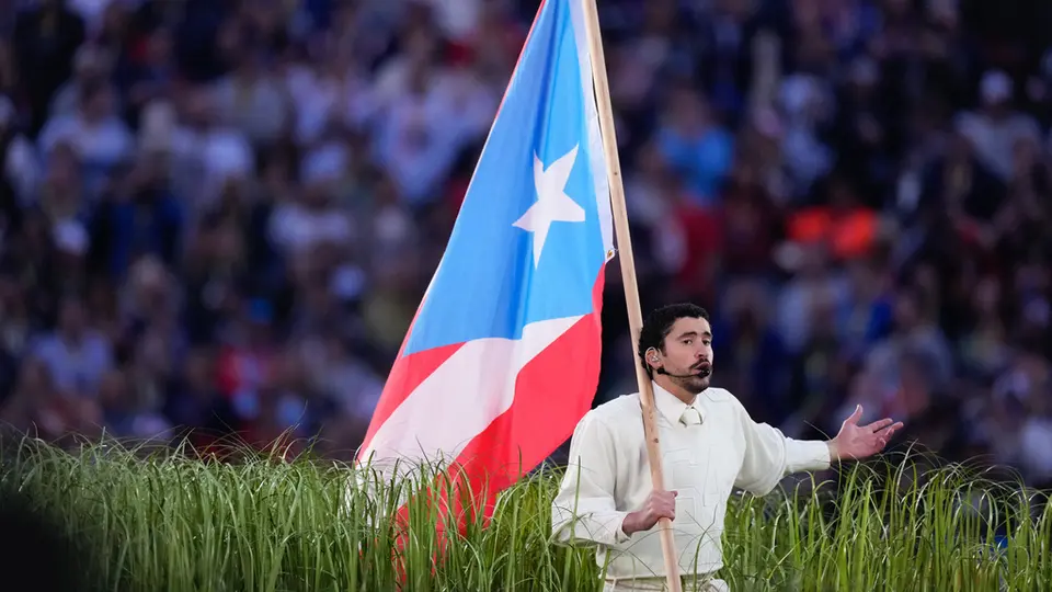 Bad Bunny hizo historia con sus presentación en el Super Bowl y en TikTok / AP