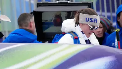"Cuidado" :Medallas olímpicas se rompen durante celebraciones en los Juegos Olímpicos de Invierno