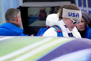 "Cuidado" :Medallas olímpicas se rompen durante celebraciones en los Juegos Olímpicos de Invierno