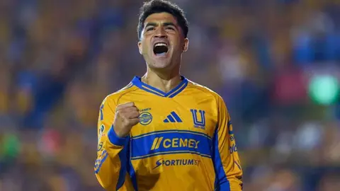 Cruz Azul ya presentó a Nicolás Ibáñez como nuevo jugador celeste