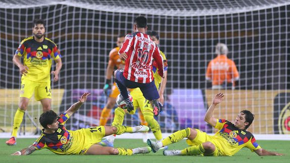 Clásico Nacional: ¿Quién es favorito para el Chivas vs América de acuerdo con Caliente?