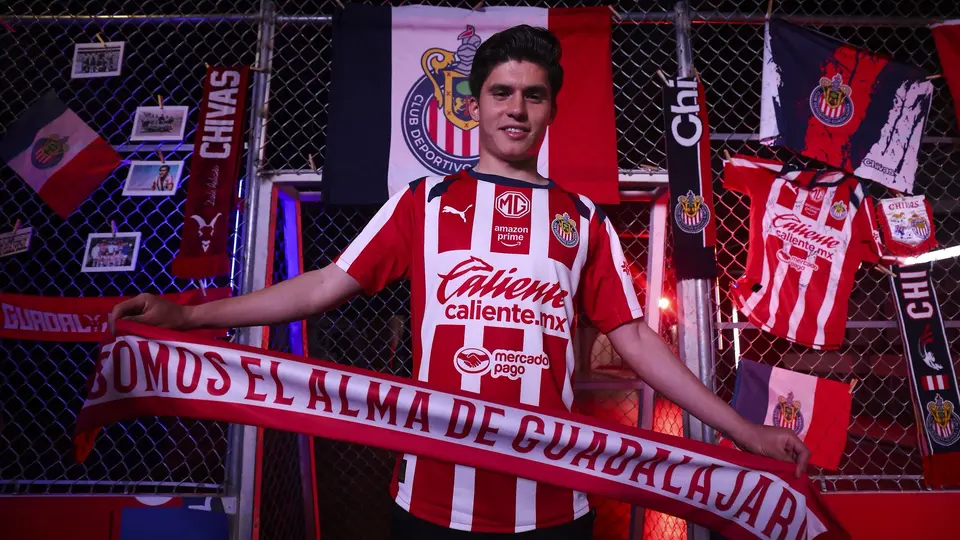 ¡Oficial! Jonathan Pérez es nuevo refuerzo de Chivas