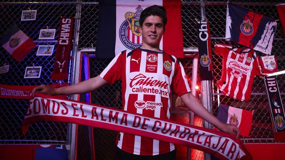 ¡Oficial! Jonathan Pérez es nuevo refuerzo de Chivas