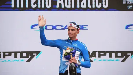 Isaac del Toro queda lejos del Top 10 en la Etapa 3 del Tirreno-Adriático 2026, pero se mantiene líder general