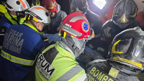 Ayer por la tarde lograron recuperar el primer cuerpo sin vida de uno de los tres trabajadores atrapados/X: @JefeVulcanoCova