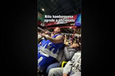 Niño Hamburguesa agrede a un aficionado en función independiente