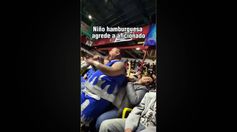 Niño Hamburguesa agrede a un aficionado en función independiente