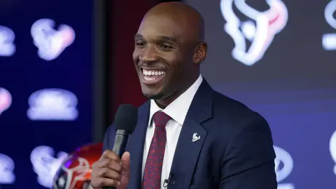 DeMeco Ryans, entrenador en jefe de los Houston Texans | AP
