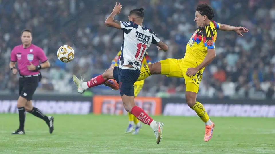 Lichnovsky en partido contra Rayados en los Cuartos de Final del Apertura 2025 | IMAGO 7
