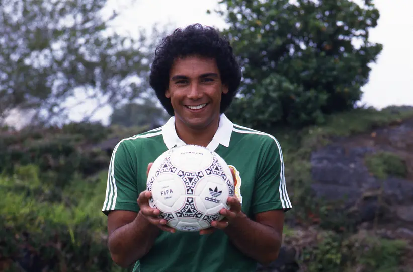 Hugo Sánchez y el balón Azteca | MEXSPORT