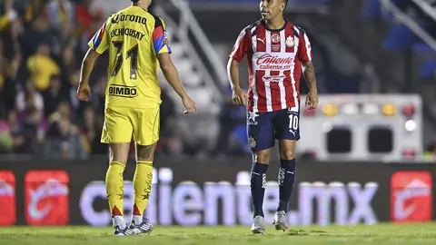 Lichnovsky en el partido de América contra Chivas en el Apertura 2025 | IMAGO 7