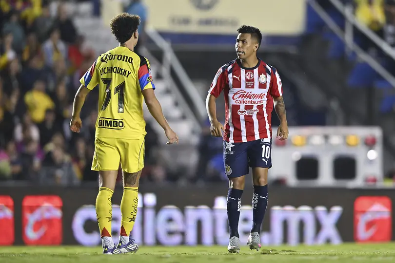Lichnovsky en el partido de América contra Chivas en el Apertura 2025 | IMAGO 7