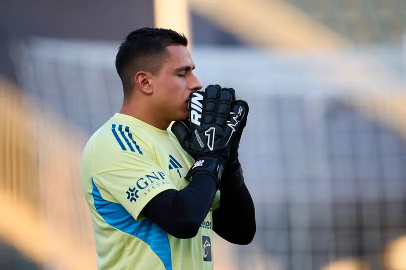 Luis Ángel Malagón en calentamiento con América | MEXSPORT