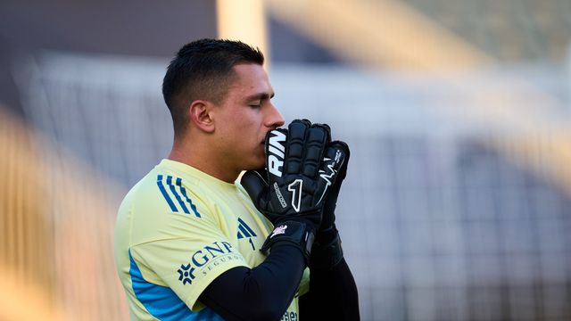 Luis Ángel Malagón en calentamiento con América | MEXSPORT