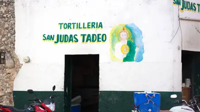 ¿Vender tortillas en hielera o a bordo de una motocicleta está prohibido?