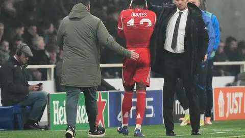 Alphonso Davies en duda para la Copa del Mundo tras lesión