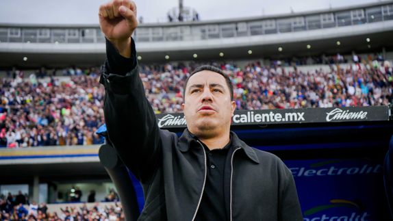 Efraín Juárez previo a un partido de Pumas en el Clausura 2026 | IMAGO 7