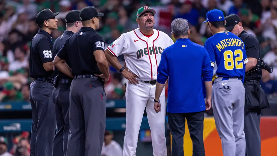 Benjamín Gil critica a umpires durante el duelo de México vs Estados Unidos en el Clásico Mundial
