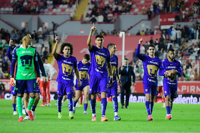 Jugadores de Pumas en celebración en el Estadio Victoria | IMAGO 7
