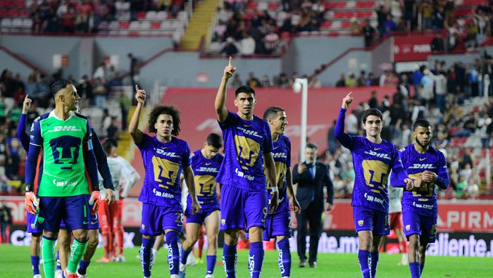 Jugadores de Pumas en celebración en el Estadio Victoria | IMAGO 7