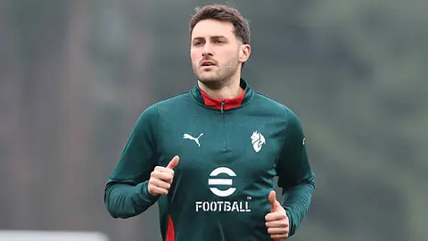 Santi Giménez está de vuelta en los entrenamientos | X: @MilanPosts