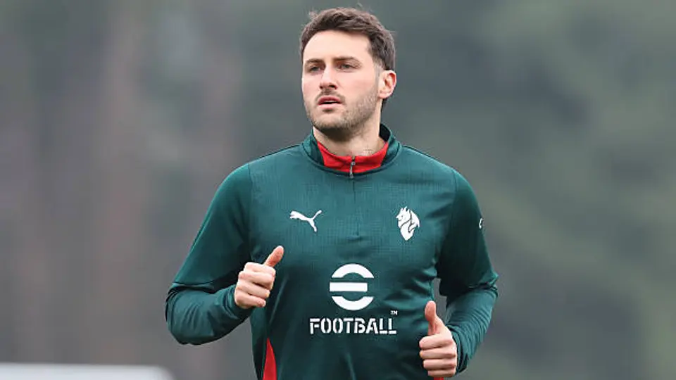 Santi Giménez está de vuelta en los entrenamientos | X: @MilanPosts