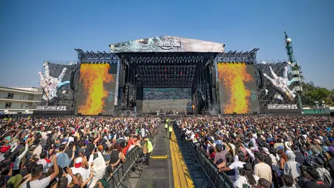 El escenario principal está listo para recibir a estrellas del pop en español / FB: @festivalvivelatino