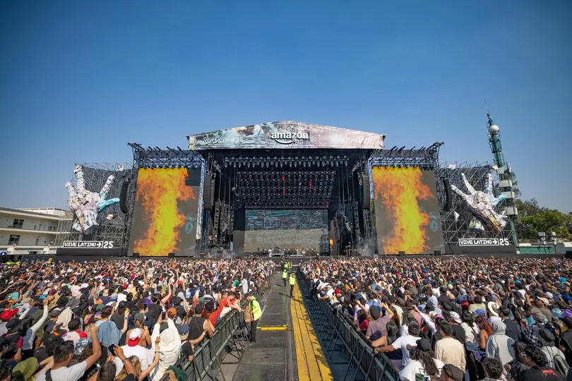El escenario principal está listo para recibir a estrellas del pop en español / FB: @festivalvivelatino