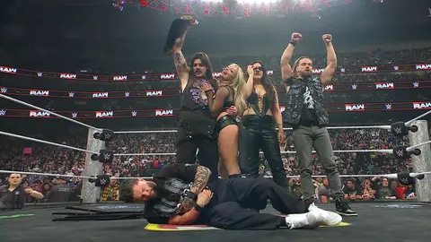 Dominik y compañía salieron mejor parados del segmento con Bálor | Captura: WWE