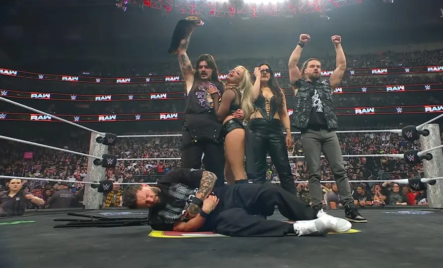 Dominik y compañía salieron mejor parados del segmento con Bálor | Captura: WWE