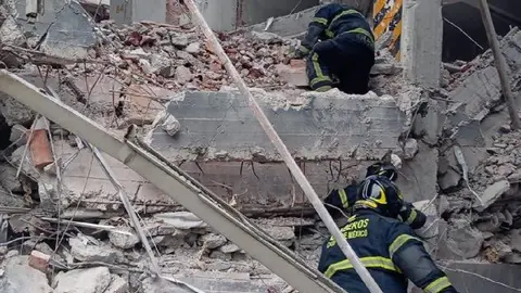 Imágenes del lugar muestran cómo quedó el inmueble tras el colapso de la estructura./ X:@LupitaJuarezH